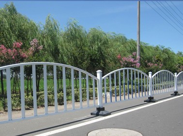 道路隔離柵欄